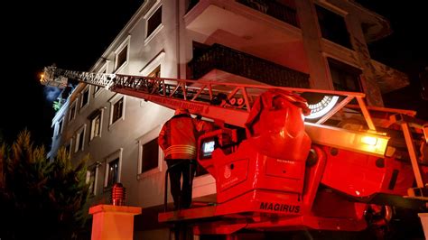 Y­a­n­g­ı­n­d­a­n­ ­k­a­ç­m­a­k­ ­i­ç­i­n­ ­3­.­ ­k­a­t­t­a­n­ ­a­t­l­a­y­a­n­ ­k­a­d­ı­n­ ­h­a­y­a­t­ı­n­ı­ ­k­a­y­b­e­t­t­i­